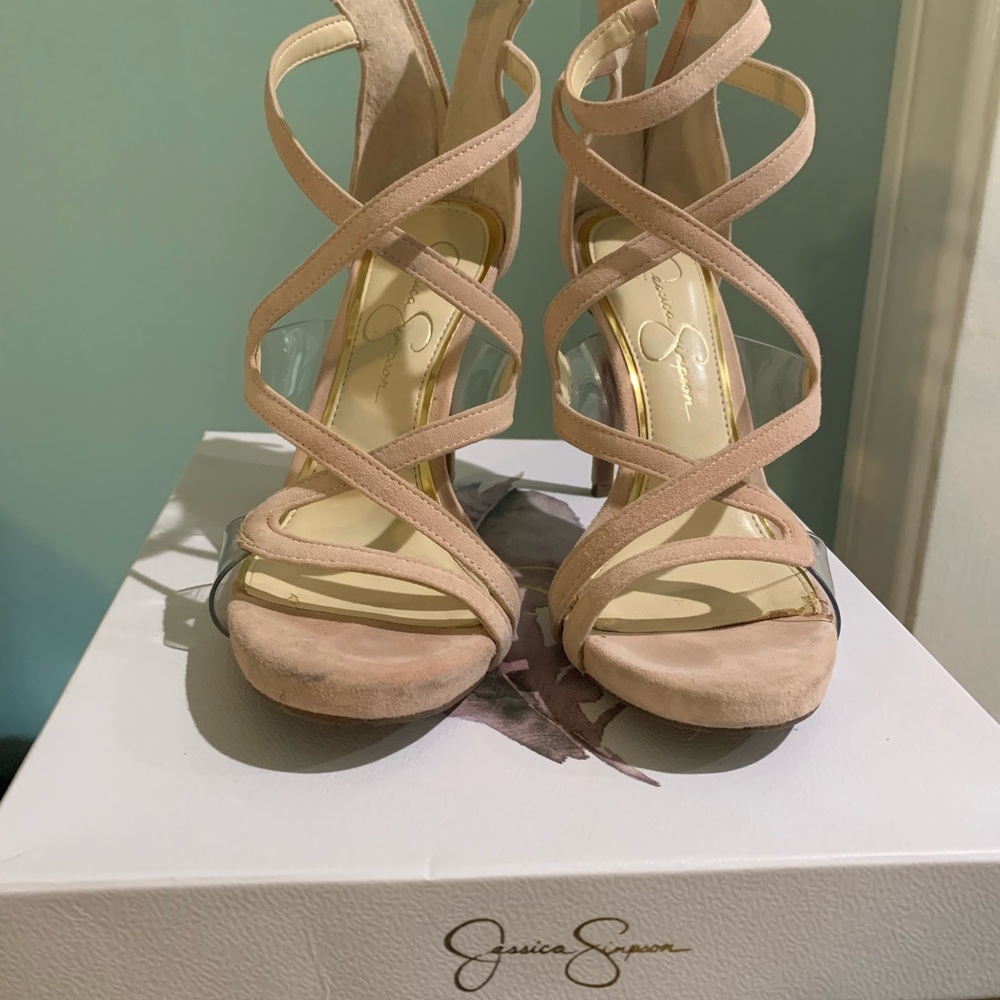 Sexy and securely strapped shoes. Matches with everything.